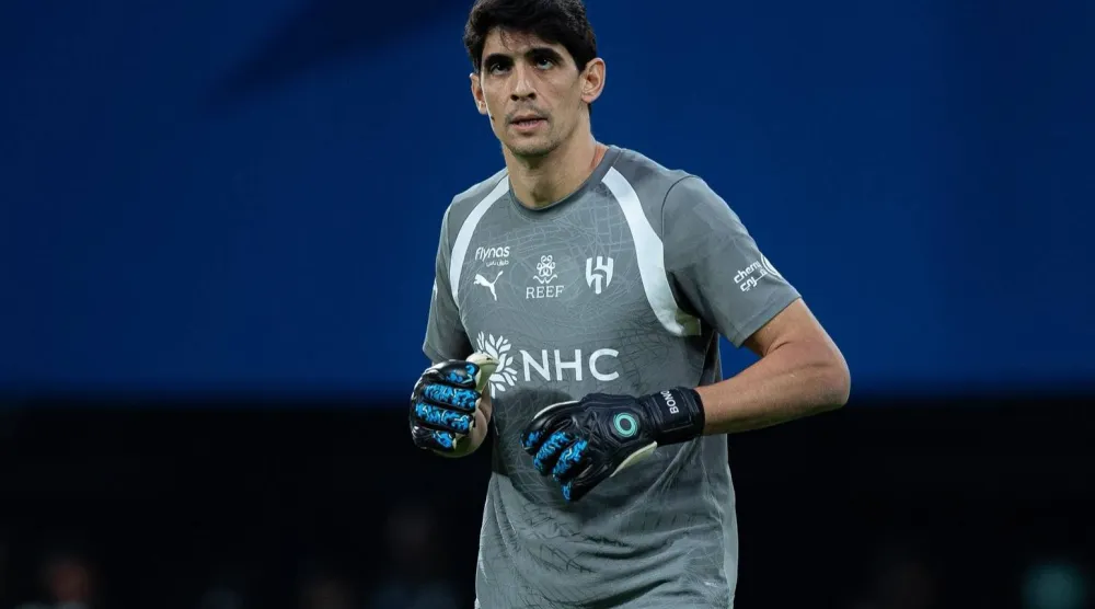 ياسين بونو حارس مرمى فريق الهلال (نادي الهلال) 