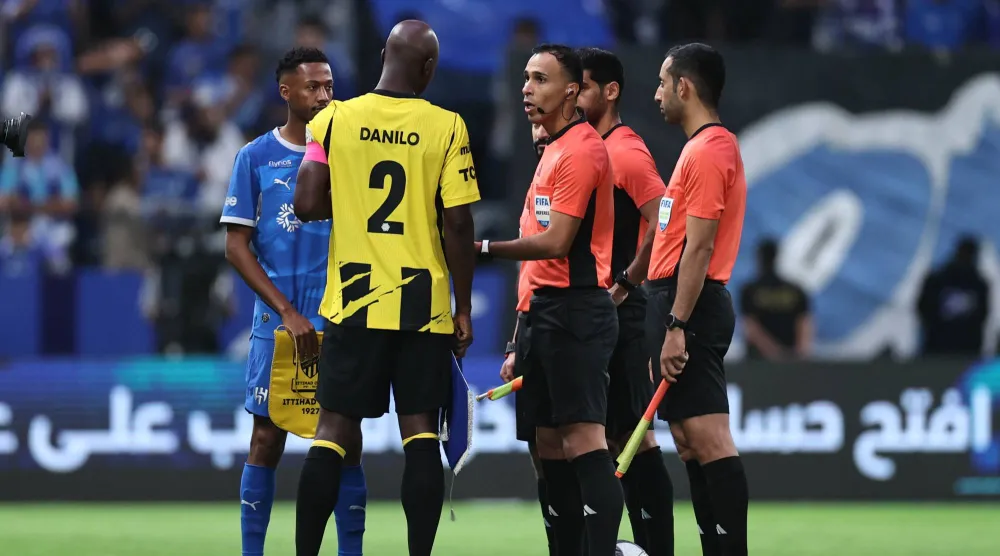 الأهداف الملغاة للهلال من أبرز محاور النقاش التحكيمي خصوصاً في ظل تأثيرها المحتمل في مجريات المواجهة (نادي الهلال)
