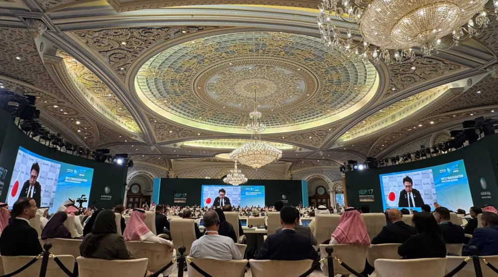 وزير الاقتصاد والتجارة والصناعة الياباني ريوسي أكازاوا أثناء كلمته في الاجتماع الوزاري السابع عشر لمنتدى الطاقة الدولي (الشرق الأوسط)