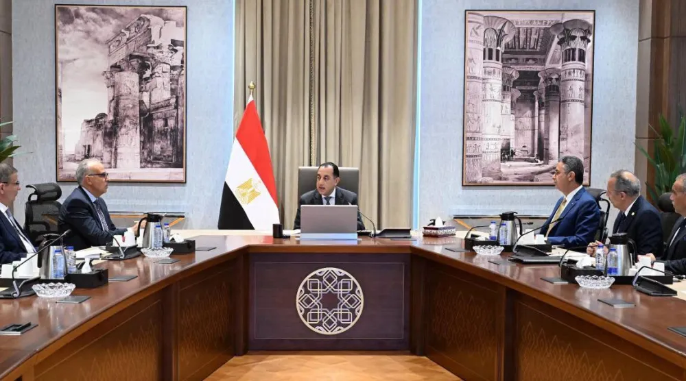 رئيس الوزراء المصري خلال اجتماع حكومي للتحضير لجلسات «منتدى مصر» (مجلس الوزراء المصري)