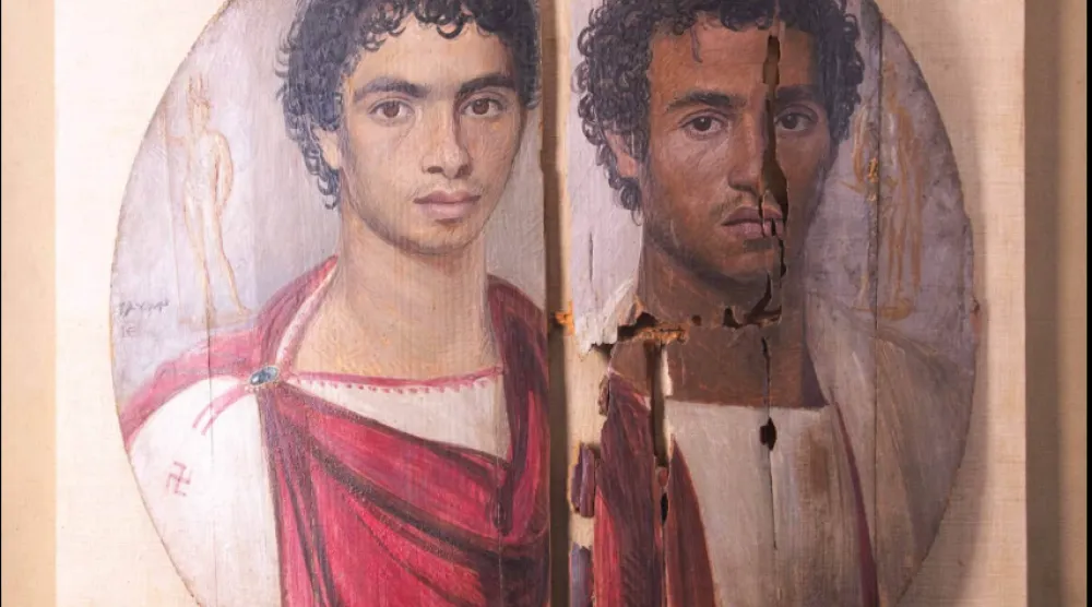 ترميم لوحة الأخوين الأثرية (وزارة السياحة والآثار المصرية)