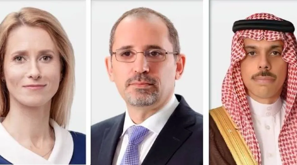الأمير فيصل بن فرحان وزير الخارجية السعودي ونظيره الأردني أيمن الصفدي وكايا كالاس الممثلة العليا للاتحاد الأوروبي (الشرق الأوسط)