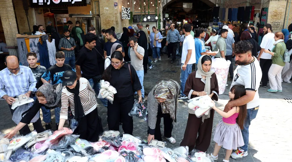 عدد المتسوقين في تناقص بسبب ضعف القدرة الشرائية (إ.ب.أ)