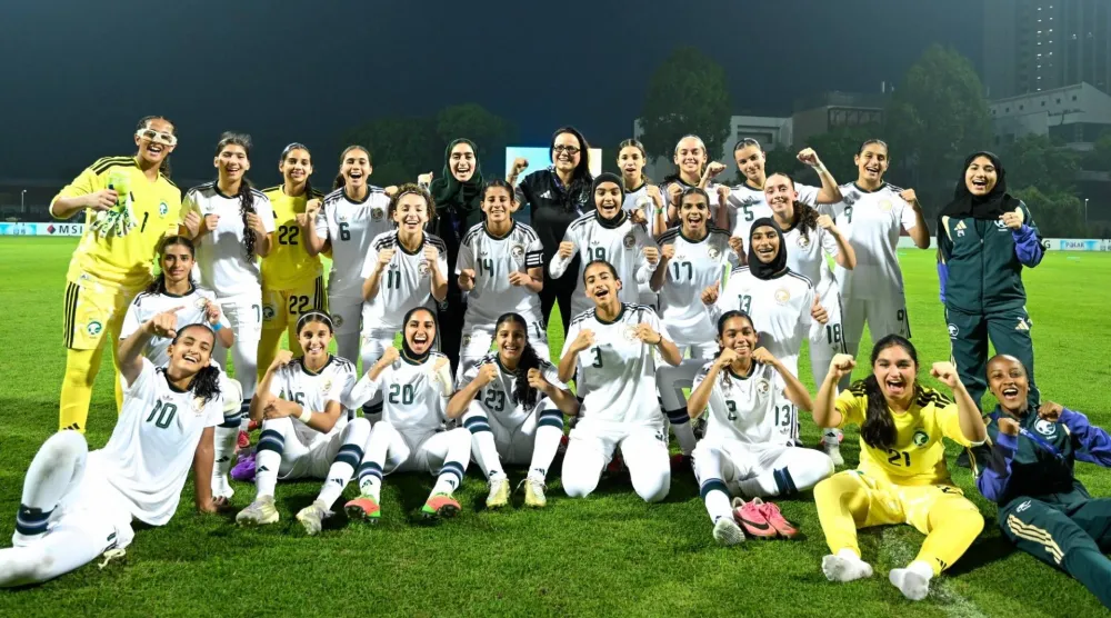 لاعبات الأخضر يحتفلن بالفوز على البحرين (الاتحاد السعودي لكرة القدم)