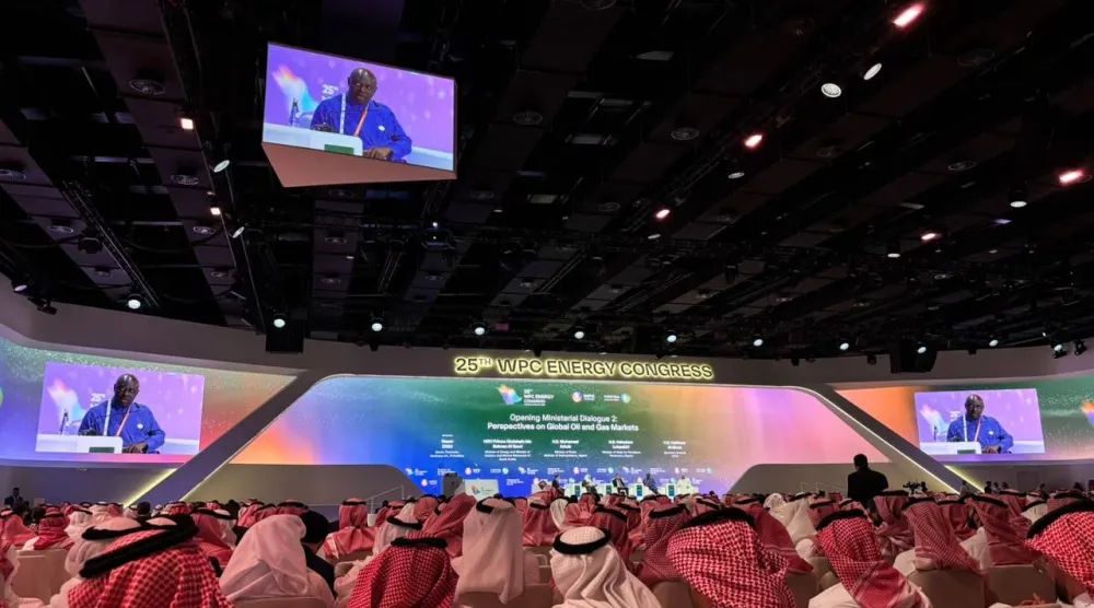 هاينكن لوك بيري يتحدث للحضور في الجلسة الحوارية المنعقدة بالرياض (الشرق الأوسط)