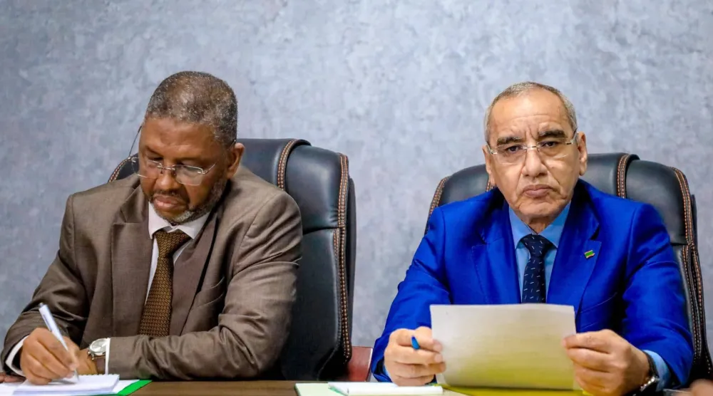 وزير الداخلية الموريتاني السابق (يمين) يوجه رسالة مطولة يعرض فيها حصيلته ويودع موظفي القطاع (وزارة الداخلية)