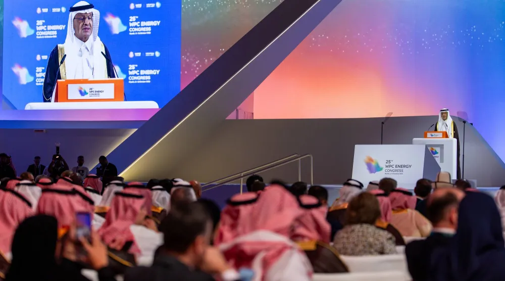 الأمير عبد العزيز بن سلمان يتحدث في افتتاح مؤتمر البترول العالمي في الرياض (الشرق الأوسط)