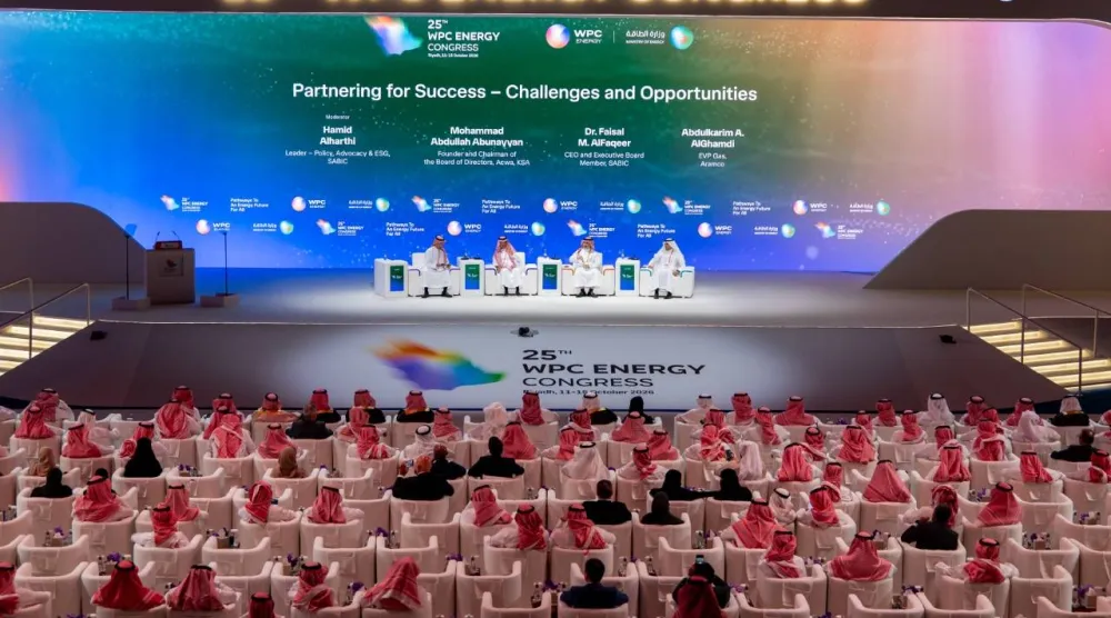 إحدى الجلسات الحوارية ضمن مؤتمر البترول العالمي اليوم في الرياض (الشرق الأوسط)