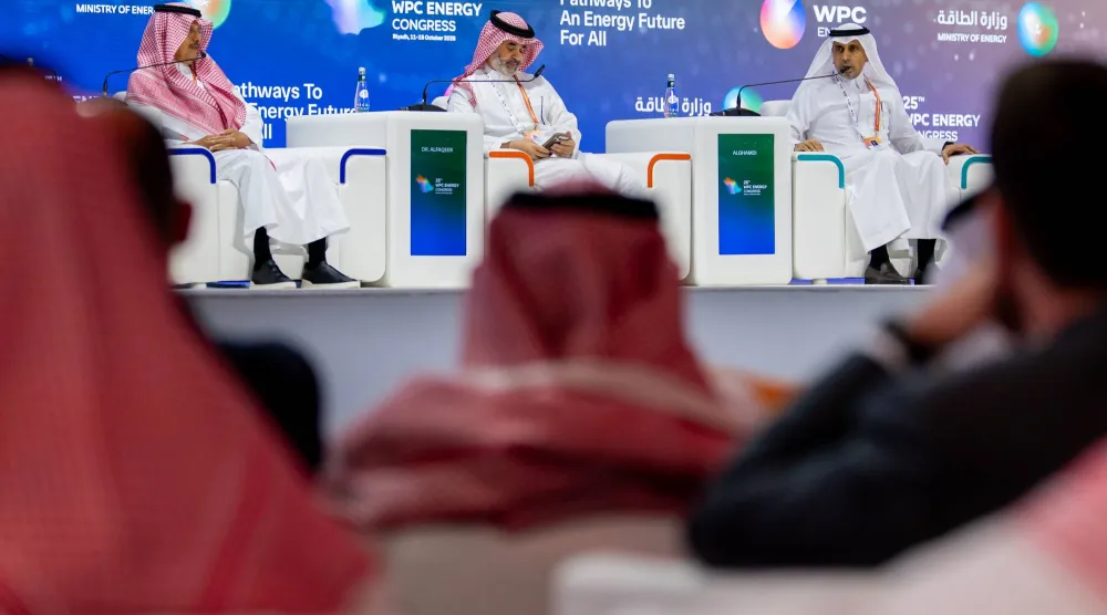 جانب من الجلسة الحوارية بحضور النائب التنفيذي للرئيس لقطاع الأعمال للغاز في «أرامكو» للتحدث عن آخر تطورات الشركة السعودية (الشرق الأوسط)