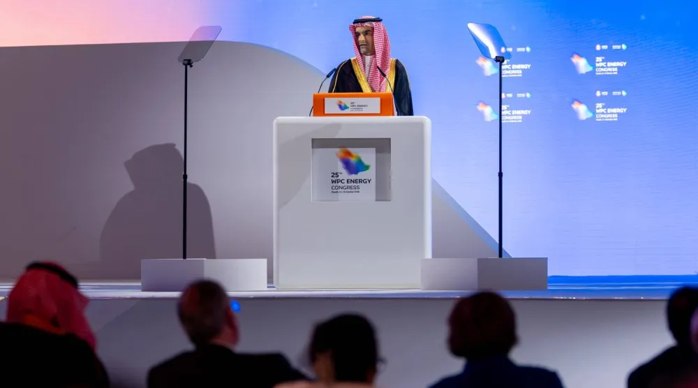 عبدالعزيز العريفي متحدثاً للحضور في مؤتمر البترول العالمي بالرياض (الشرق الأوسط)