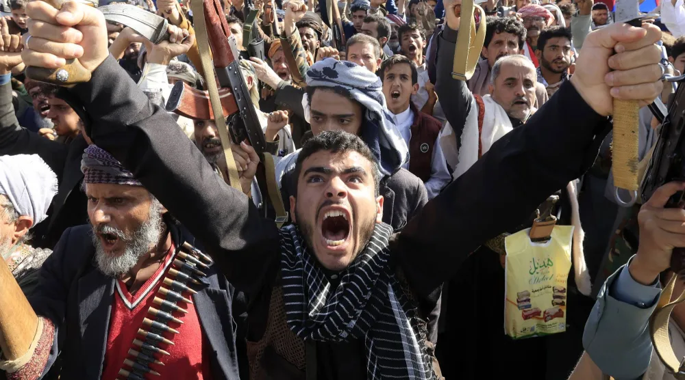 حوثويون خلال حشد في صنعاء دعا له زعيمهم (إ.ب.أ)