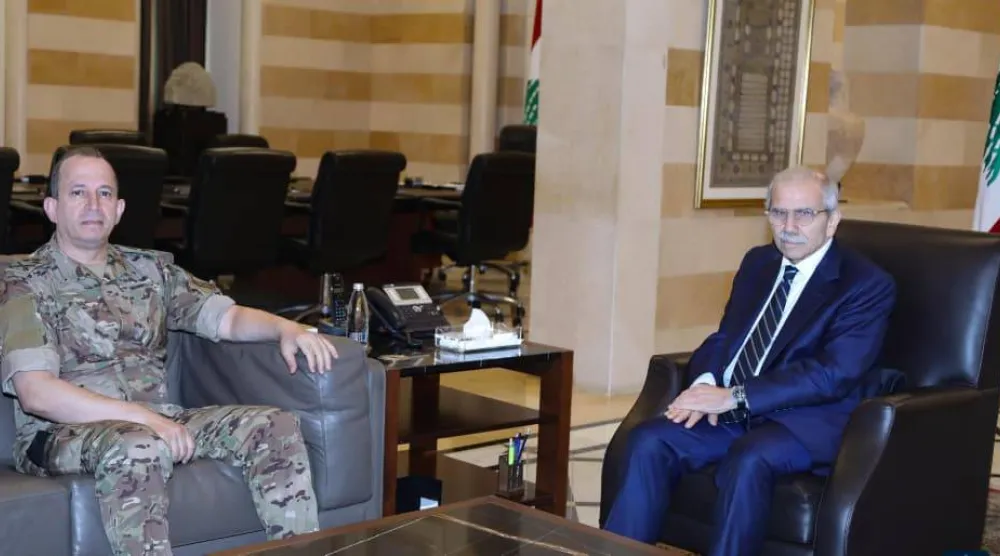 رئيس الحكومة نواف سلام مستقبلاً قائد الجيش العماد جوزيف هيكل (رئاسة الحكومة)