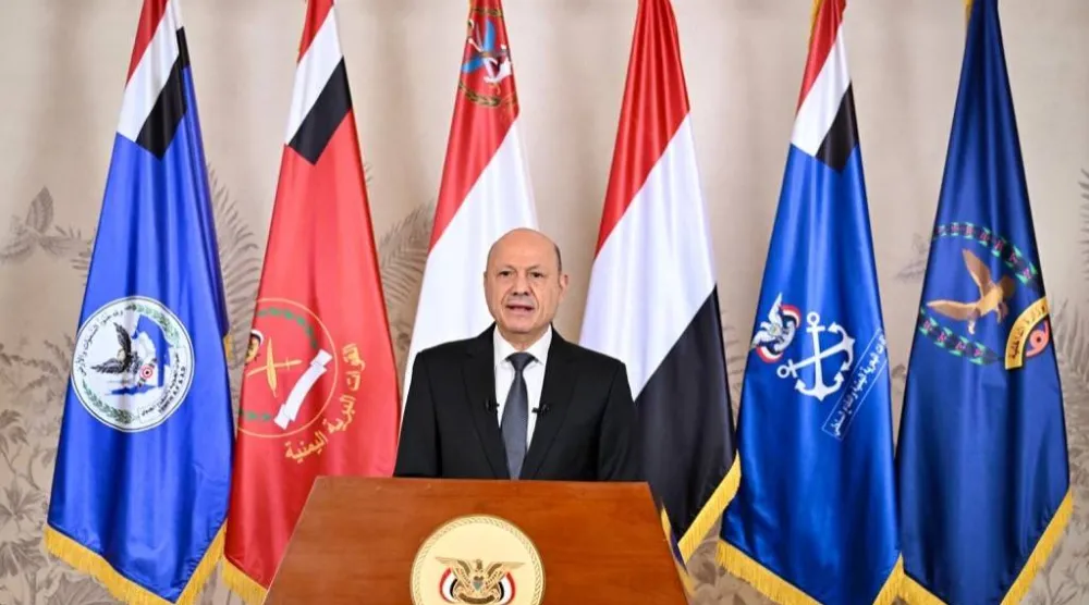 رئيس مجلس القيادة الدكتور رشاد العليمي متحدثاً للشعب اليمني بمناسبة ذكرى «ثورة 14 أكتوبر» الثلاثاء (سبأ)