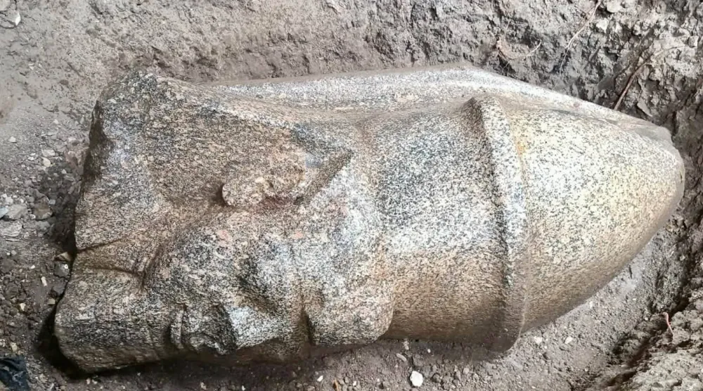 جانب من الاكتشاف الأثري في قرية بهبيت الحجارة بمحافظة الغربية (الصفحة الرسمية لوزارة السياحة والآثار المصرية)