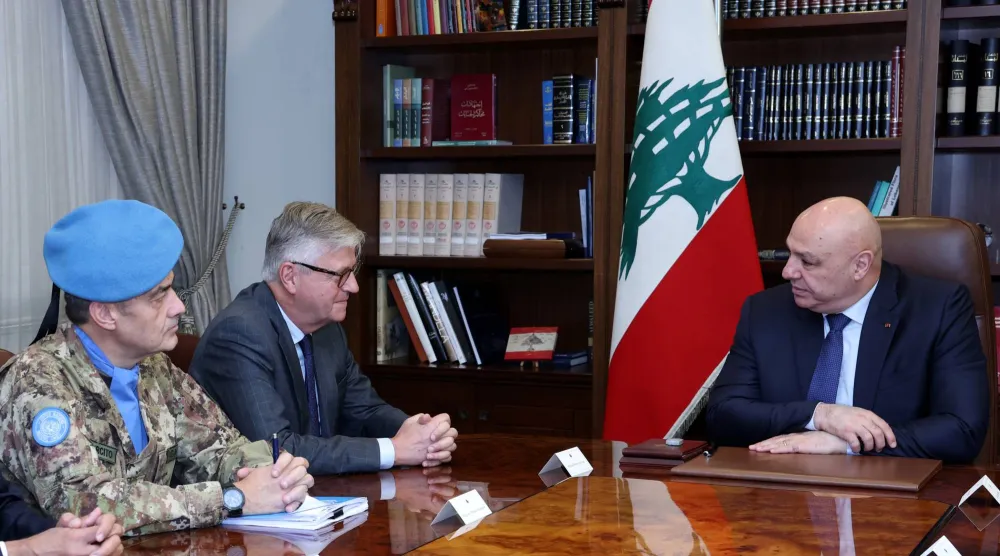  الرئيس اللبناني جوزيف عون خلال لقائه وكيل الأمين العام للأمم المتحدة لعمليات السلام جان بيار لاكروا (صفحة الرئاسة اللبنانية على «إكس»)