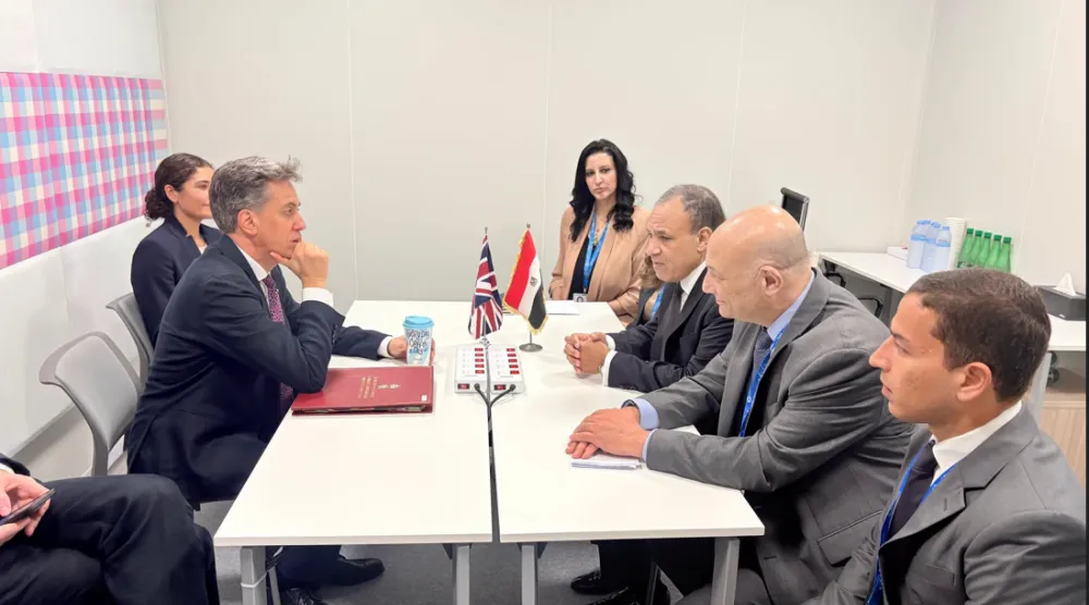 وزير الخارجية المصري خلال محادثات الأربعاء مع نظيره البريطاني إيد ميليباند (صفحة وزارة الخارجية على «فيسبوك») 