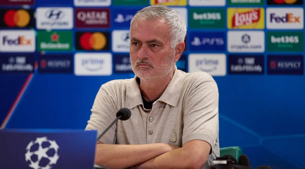 البرتغالي جوزيه مورينيو مدرب ريال مدريد خلال المؤتمر الصحافي عشية مواجهة روما في دوري أبطال أوروبا (د.ب.أ)