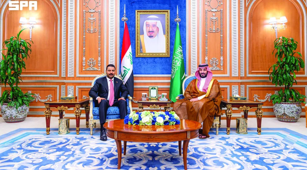 
ولي العهد السعودي لدى استقباله رئيس الوزراء العراقي في الرياض أمس (واس)