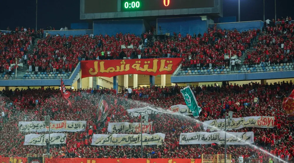 جماهير الناديين تبادلا السباب في القمة (النادي الأهلي)