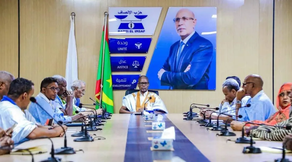 اجتماع لجنة حزب جبهة المواطنة والعدالة أمس الخميس حيث قررت تجميد علاقتها بالأغلبية الرئاسية (حزب جمع)