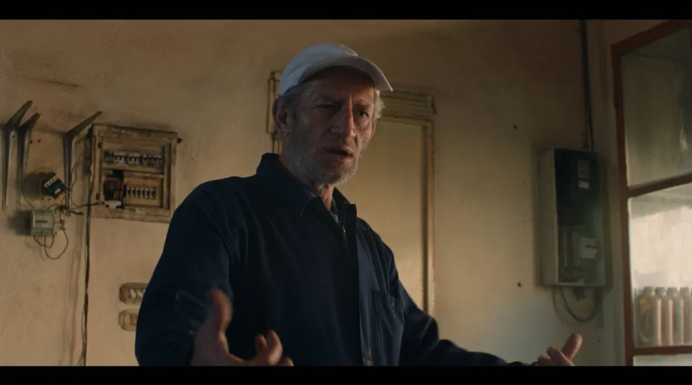 الممثل اللبناني في مشهد من الفيلم (الشركة المنتجة)