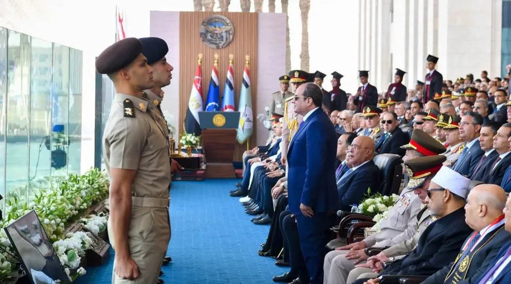 الرئيس المصري عبد الفتاح السيسي خلال حفل تخرج الدفعة رقم 1 للأكاديمية العسكرية المصرية (الرئاسة المصرية)