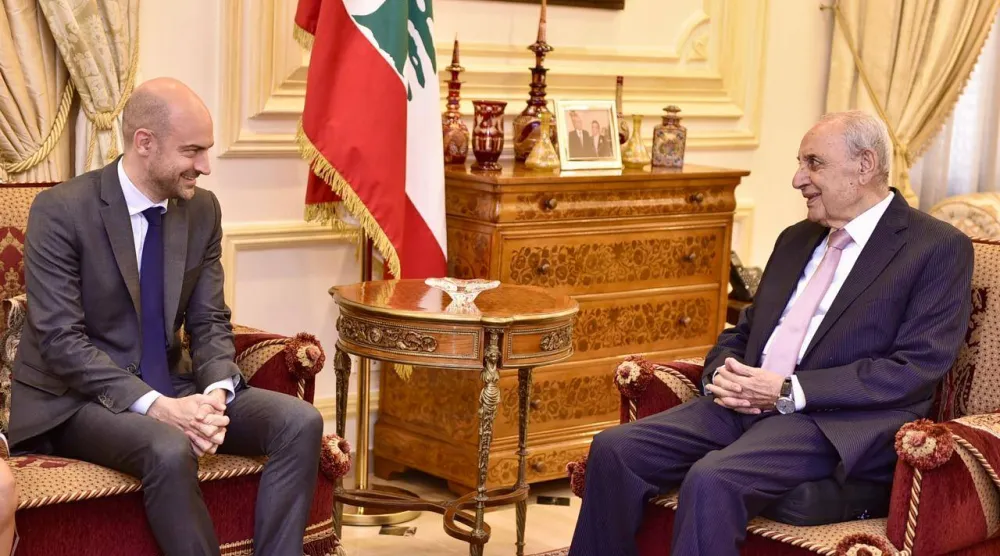 رئيس البرلمان نبيه بري مجتمعاً مع وزير الخارجية الفرنسي جان نويل بارو (رئاسة البرلمان)