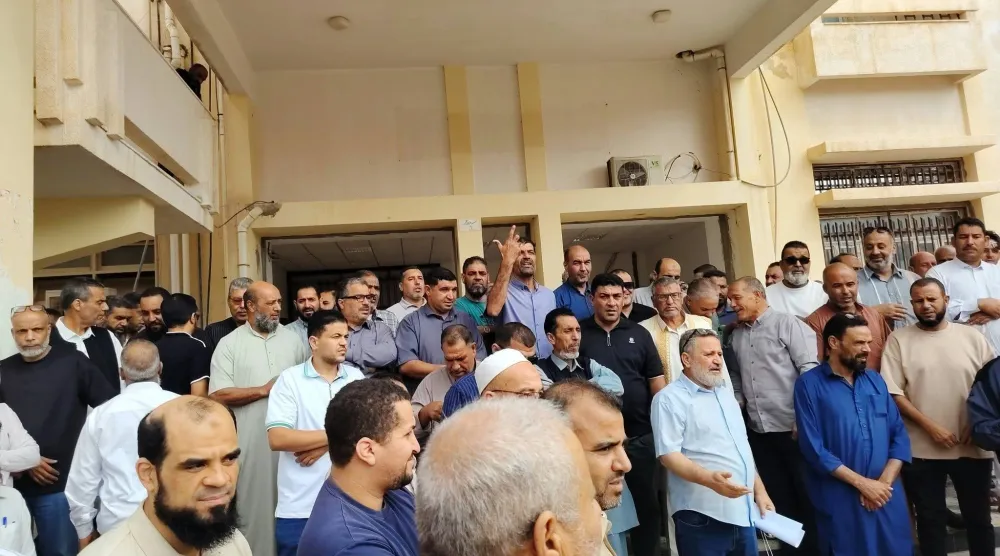 جانب من وقفة احتجاجية لمعلمي زليتن شمال غربي ليبيا (مراقبة التعليم في زليتن)