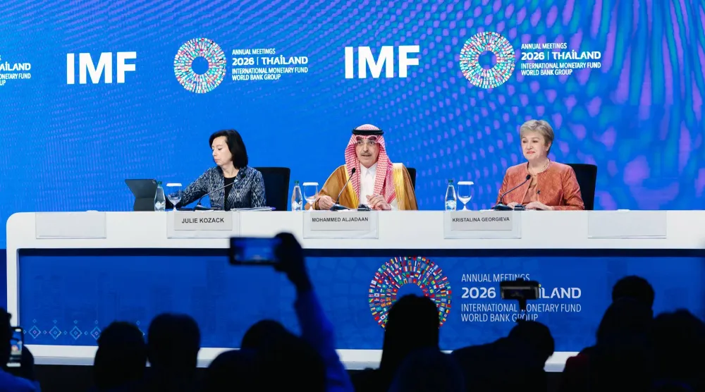 الجدعان يتحدث إلى الحضور خلال مشاركته في الاجتماعات السنوية لمجموعة البنك وصندوق النقد الدوليين لعام 2026 بالعاصمة التايلاندية بانكوك (الشرق الأوسط)