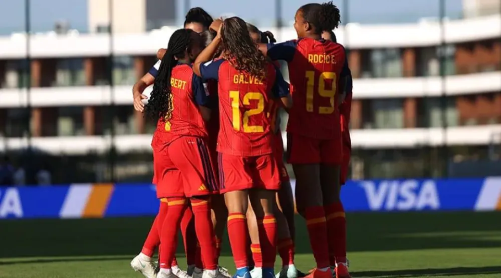 ناشئات إسبانيا يحتفلن بالفوز على المكسيك (الاتحاد الإسباني)