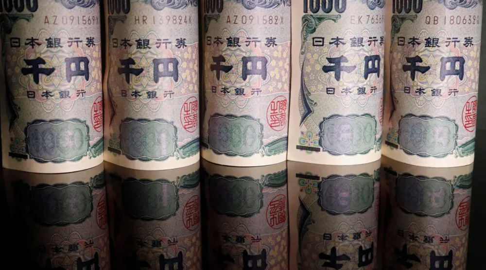 أوراق نقدية من الين الياباني في صورة توضيحية (رويترز)