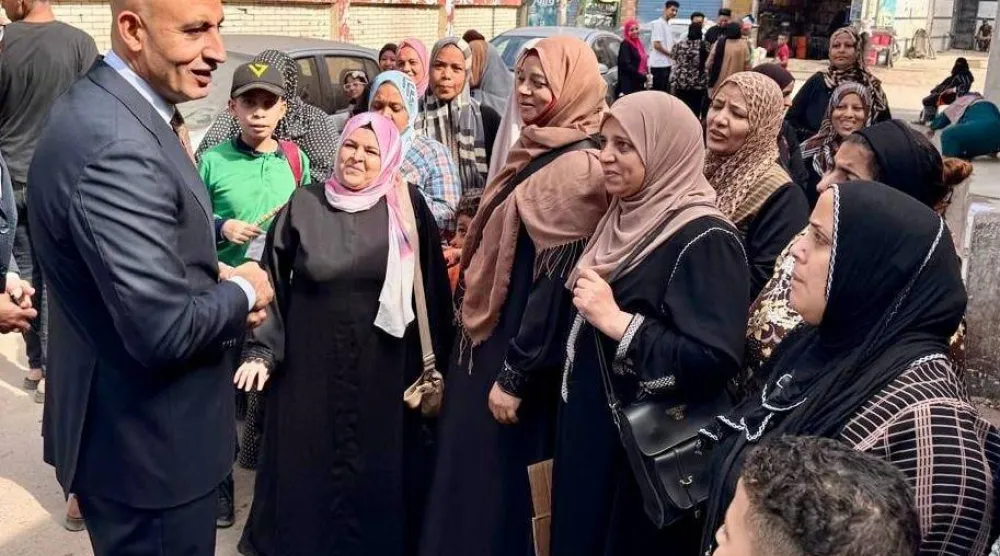 صورة أرشيفية لوزير التربية والتعليم خلال لقائه عدداً من أولياء الأمور (وزارة التربية والتعليم)