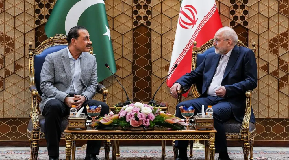 صورة نشرها موقع البرلمان الإيراني من لقاء قاليباف وعاصم منير في طهران الثلاثاء