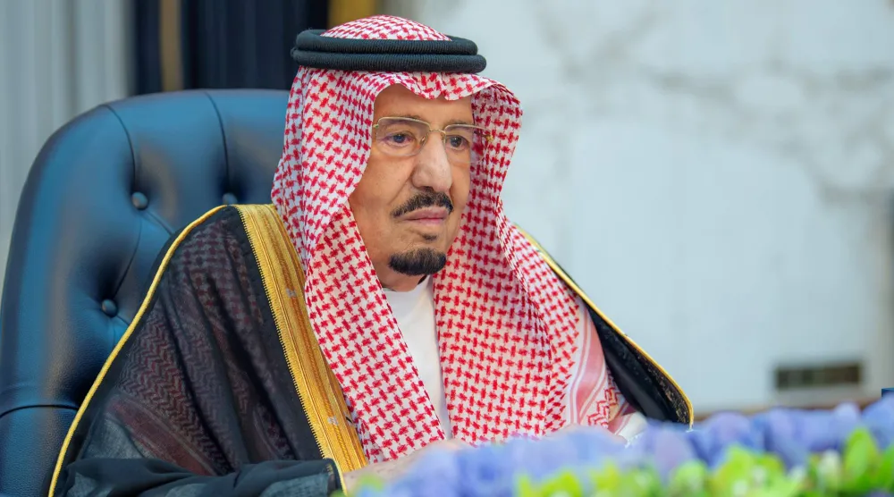 خادم الحرمين الشريفين الملك سلمان بن عبد العزيز مترئساً جلسة مجلس الوزراء في الرياض الثلاثاء (واس)