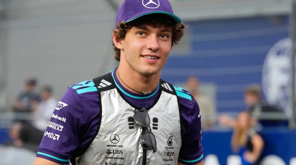  Mercedes driver Andrea Kimi Antonelli of Italy takes part in the drivers parade ahead of the Singapore Formula One Grand Prix race in Singapore, Sunday, Oct. 11, 2026. (AP) 