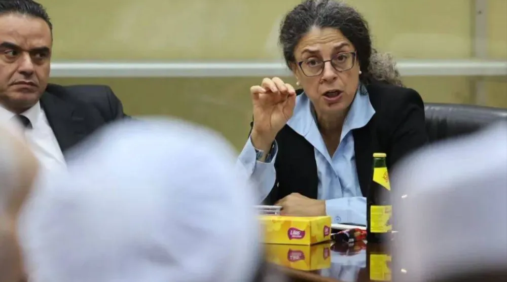 نائبة المبعوثة الأممية ستيفاني خوري خلال لقاء مع شيوخ قبائل وأكاديميين في غريان الأحد الماضي (البعثة الأممية)