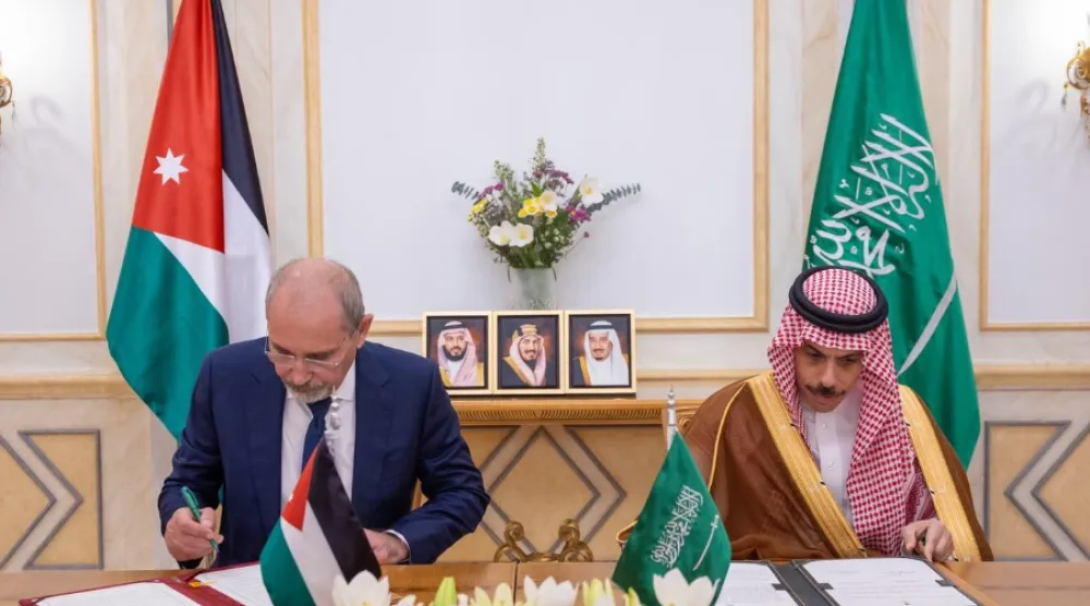 وقّع الوزيران بروتوكولاً معدّلاً لمحضر إنشاء مجلس التنسيق الأعلى السعودي الأردني (الخارجية السعودية)