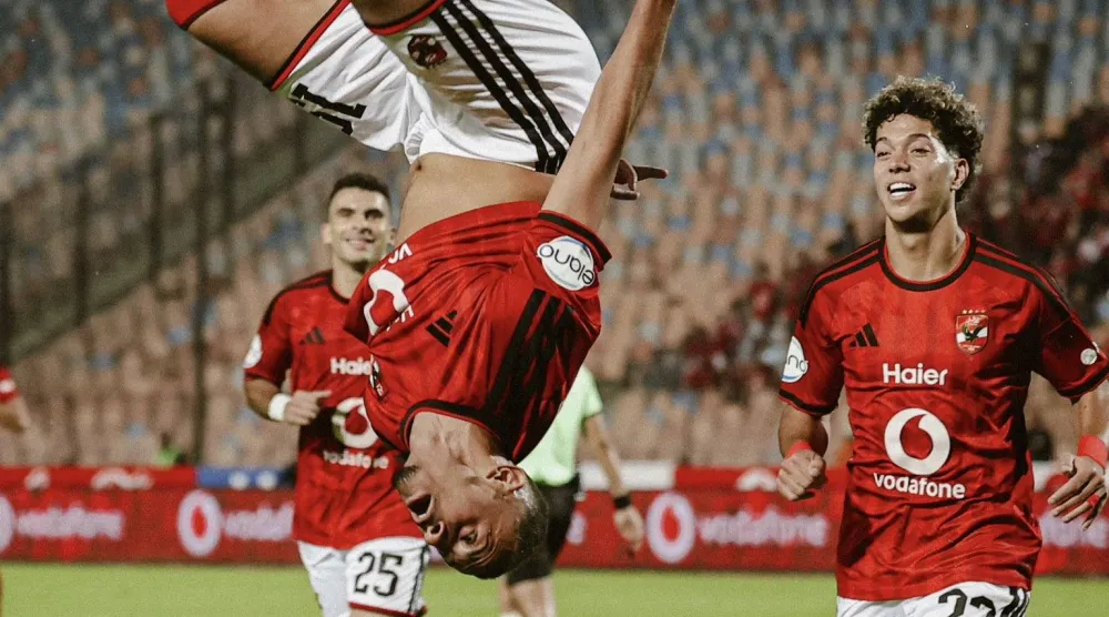 عمر الساعي محتفلا بالهدف (النادي الأهلي)