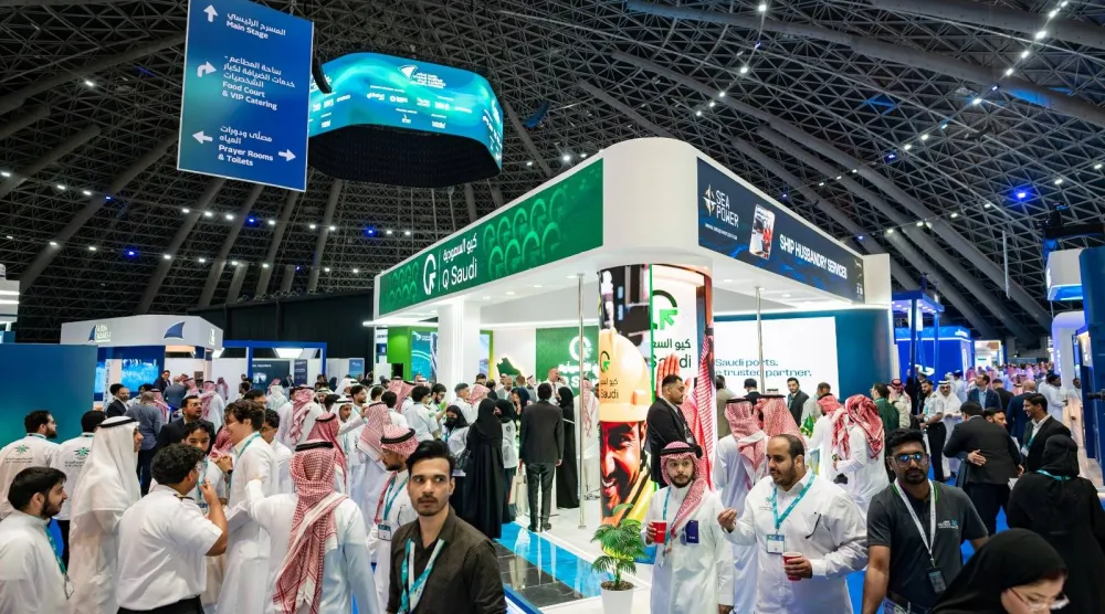 المعرض المصاحب للمؤتمر السعودي البحري واللوجستي في جدة (الشرق الأوسط)