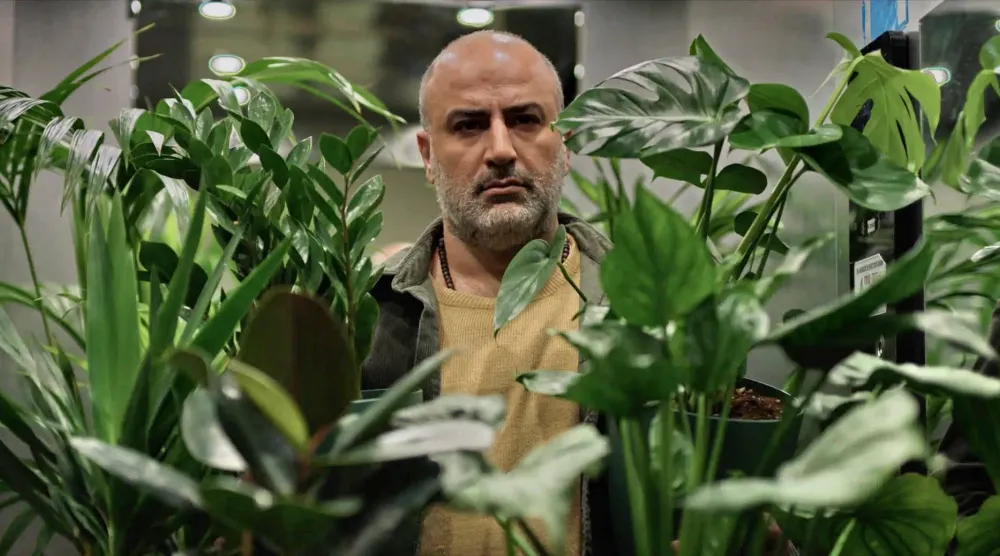 الممثل ميثاق زارع بطل فيلم «قليل من النور» (الجونة السينمائي)