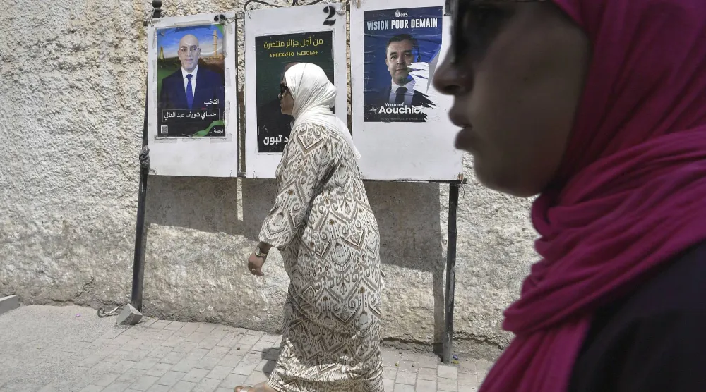 رئيس «السلطة الوطنية المستقلة للانتخابات» أكد ارتفاع عدد المسجلين الجدد في القوائم الانتخابية وفي عدد المترشحين للانتخابات المحلية المقبلة (أ.ب)