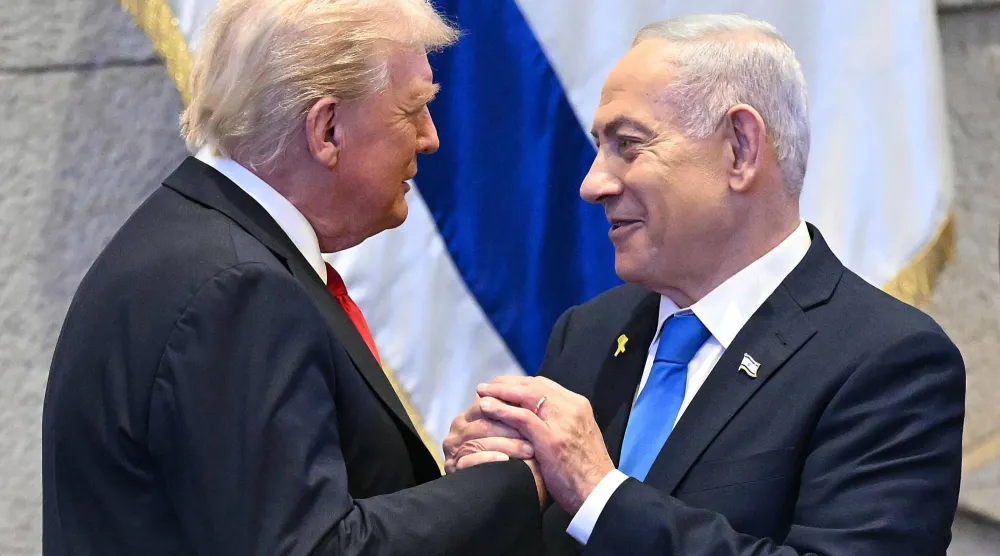 الرئيس دونالد ترمب مع رئيس الوزراء الإسرائيلي بنيامين نتنياهو في الكنيست الإسرائيلية (أرشيفية - أ.ف.ب)