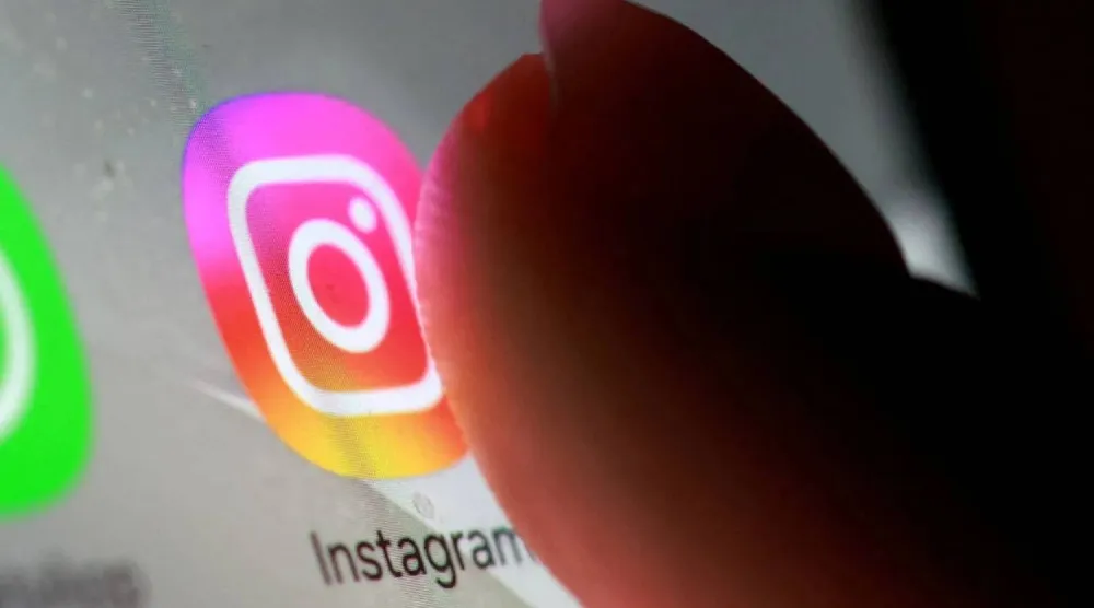 FILE PHOTO: Instagram app icon is seen on a smartphone in this illustration taken October 27, 2025. REUTERS/Dado Ruvic/Illustration/File Photo
