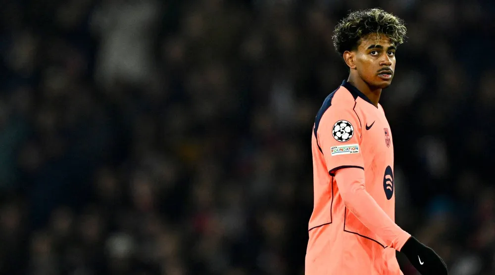  Barcelona's Spanish forward #10 Lamine Yamal looks on during the UEFA Champions League first round day 3 football match between Paris Saint-Germain (PSG) and FC Barcelona at the Parc de Princes stadium in Paris on October 20, 2026. (AFP) 