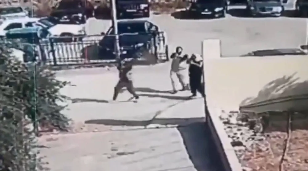 صورة مأخوذة من شريط فيديو للمسلحين خلال هجومهم على الكنيسة في قرية حمود الأردنية