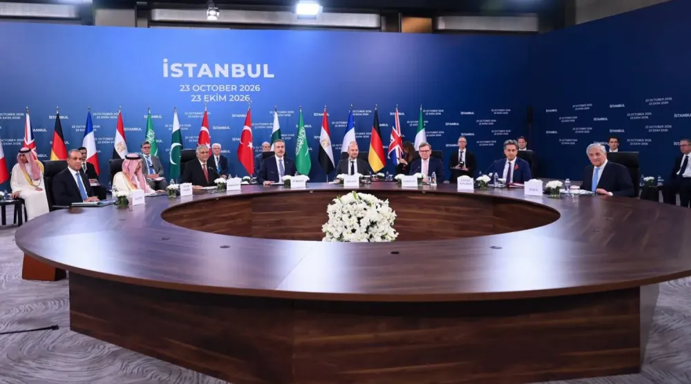 İstanbul’da R4 ve E3 gruplarının katılımıyla düzenlenen sekizli toplantıdan bir kare (Türkiye Dışişleri Bakanlığı)