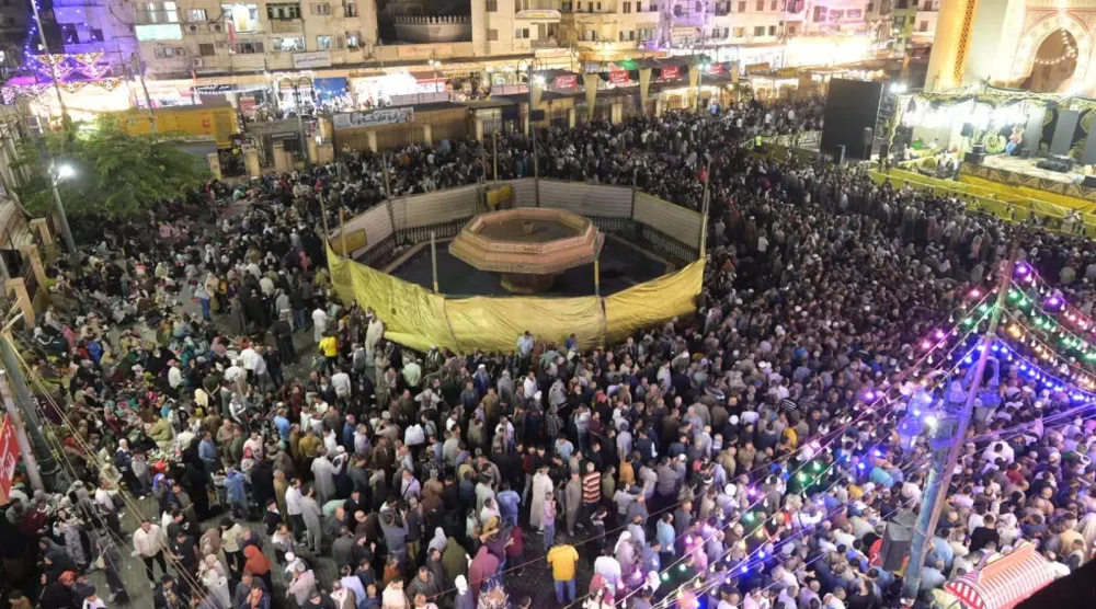 ساحة مسجد السيد البدوي وبها حشود الزائرين (محافظة الغربية)