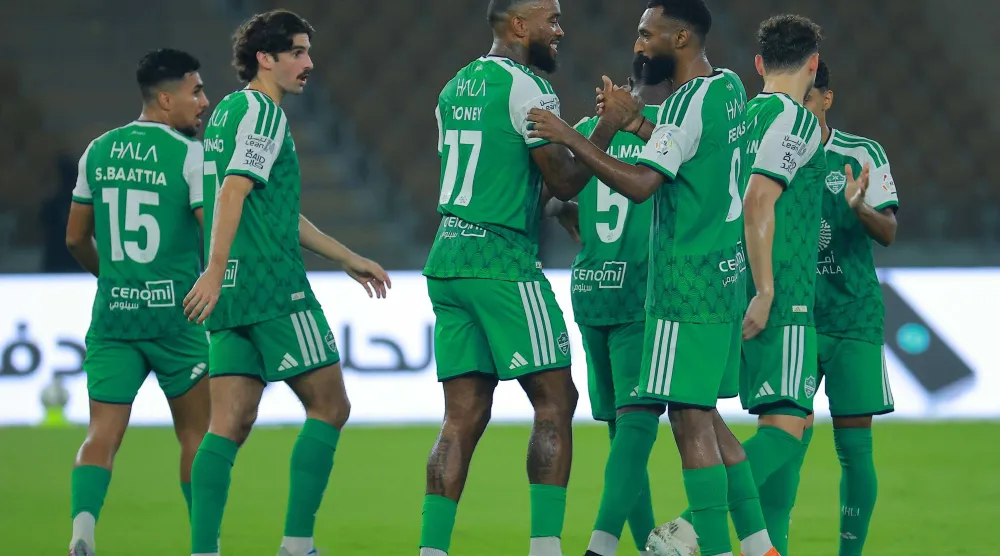فرحة أهلاوية تكررت 4 مرات أمام «الخليج» (تصوير: محمد المانع)