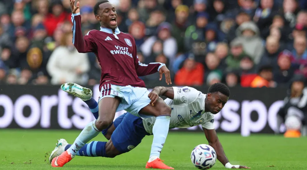 Aston Villa's Nicolas Jackson, left, challenges for the ball with Manchester City's Marc Guehi during the English Premier League soccer match between Aston Villa and Manchester City in Birmingham, England, Saturday, Oct. 24, 2026. (AP Photo/Morgan Harlow)