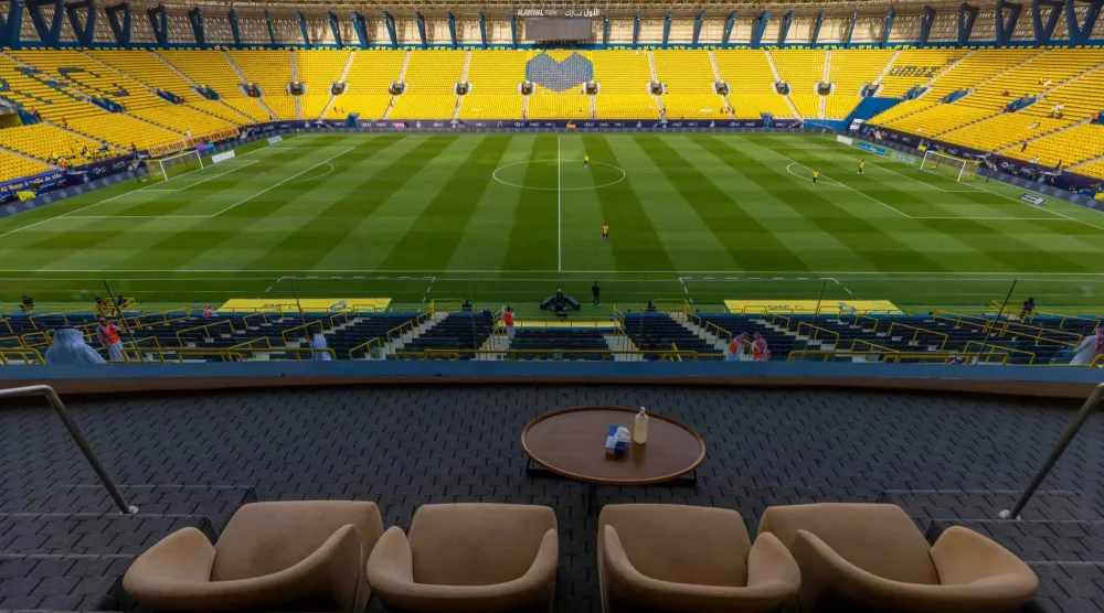 طاقم التحكيم المكلف بإدارة مواجهة النصر والوصل الإماراتي وصل إلى مدينة الرياض (الأول بارك)